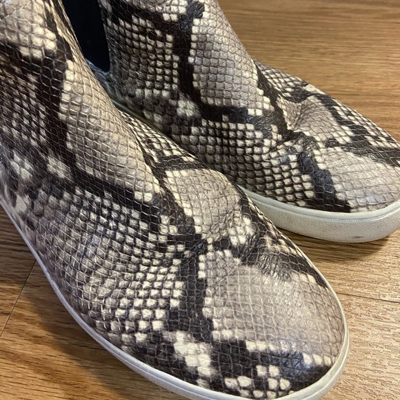 Micheal Kors Snakeskin Chelsea Boot - Picture 10 of 11